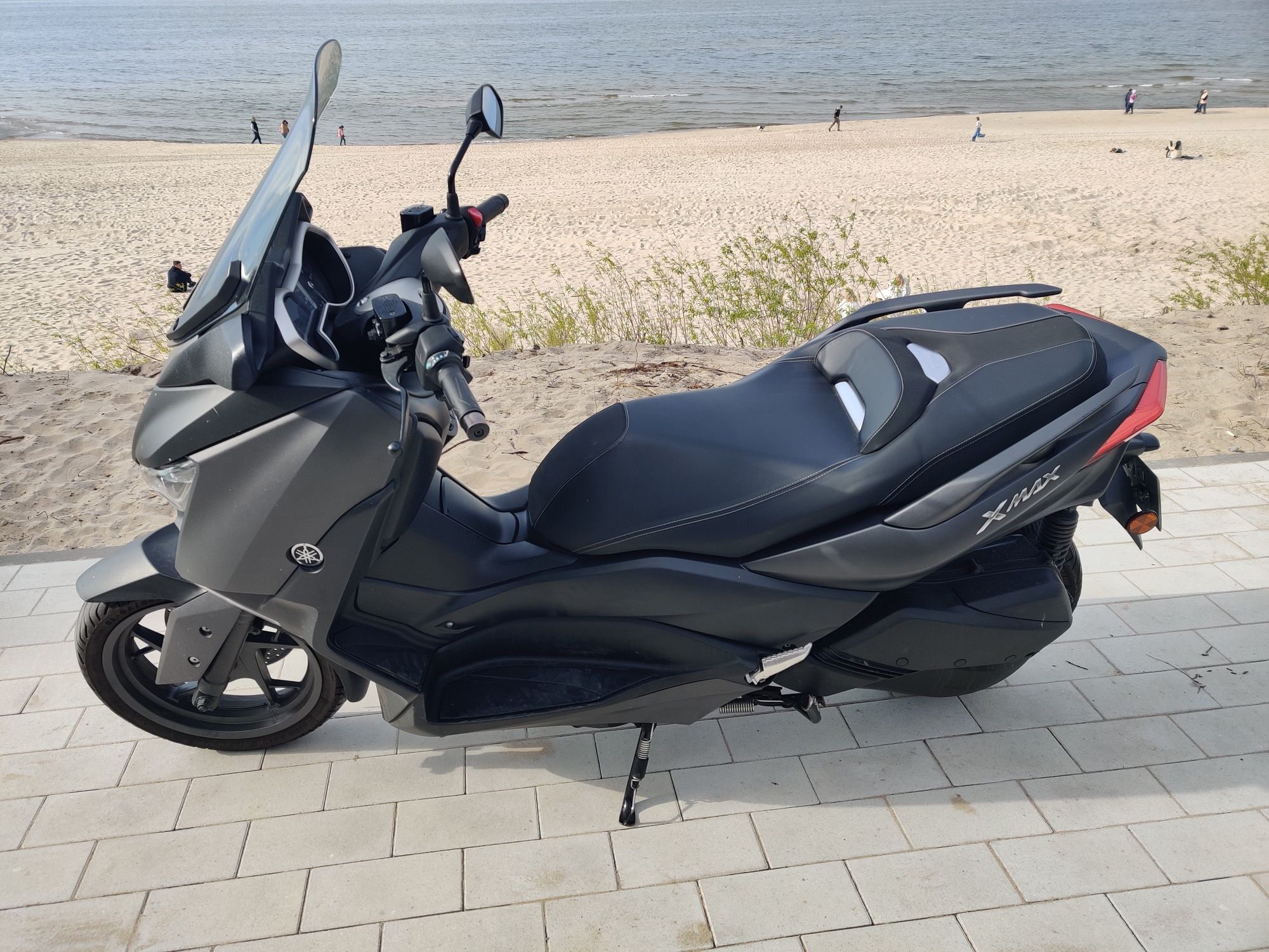 Yamaha x Max 300