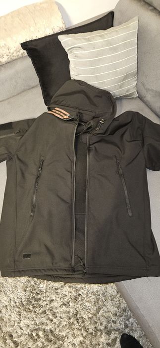 Kurtka wojskowa soft schell rozmiar L - XL (EU)