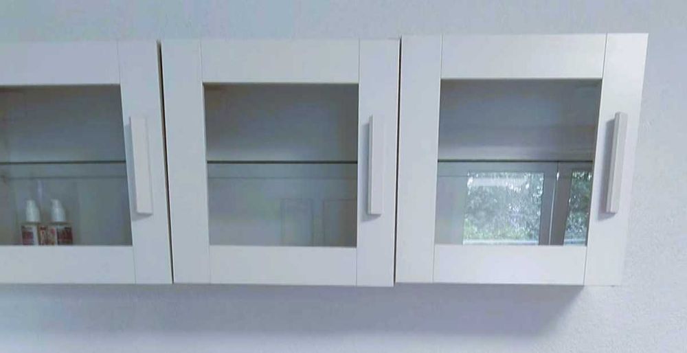 Szafki , witrynki  IKEA , przeszklone , ładne ,cena za trzy sztuki