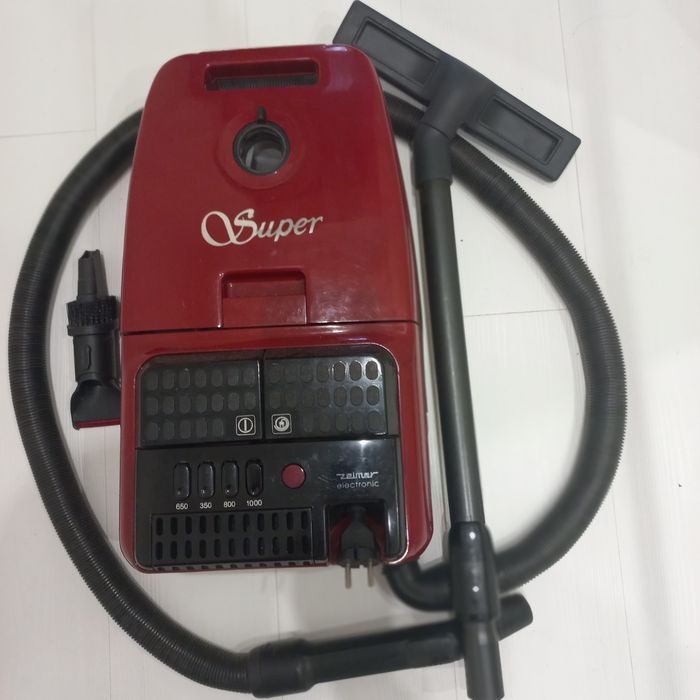 2 пилососи:  ZELMER  1000W , HOOVER 1500w, різні шланги,мотор Філіпс..
