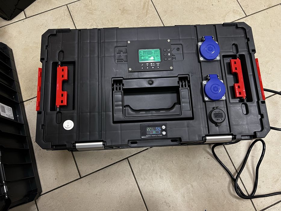 Зарядная станция 3100 ватт час акб CATL 150 ампер 24 вольта