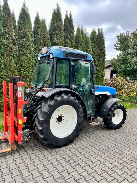 Ciągnik sadowniczy New Holland TN70VA