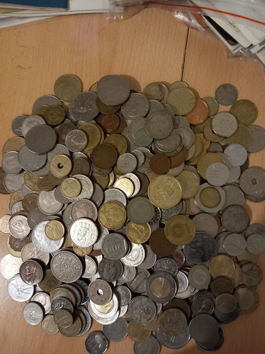 Lote de moedas estrangeiras antigas