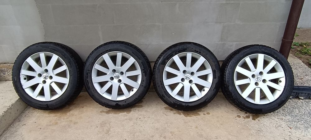 Оригінальні Диски з зимовою резиною Пежо r17.