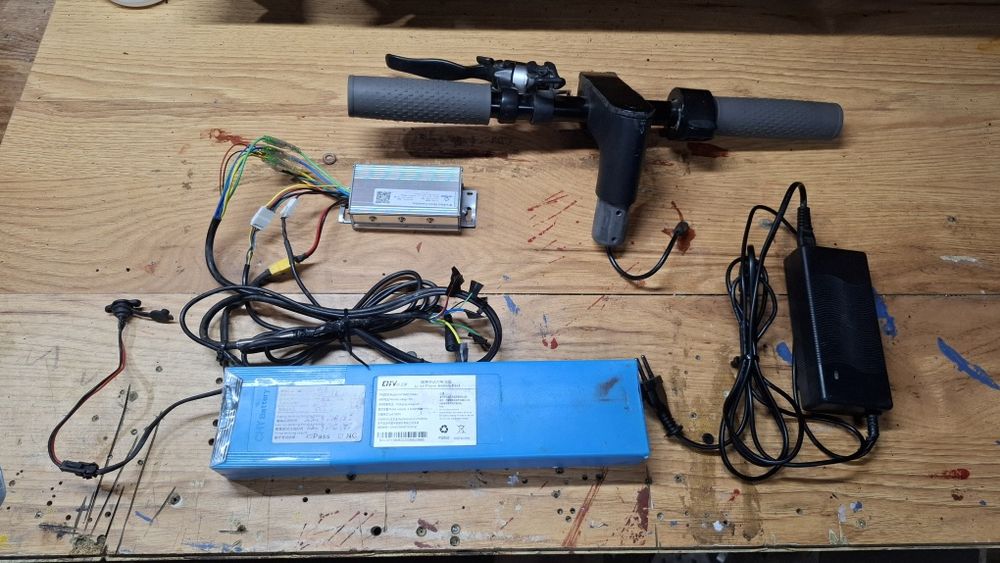 Sprzedam osprzęt do hulajnogi elektrycznej