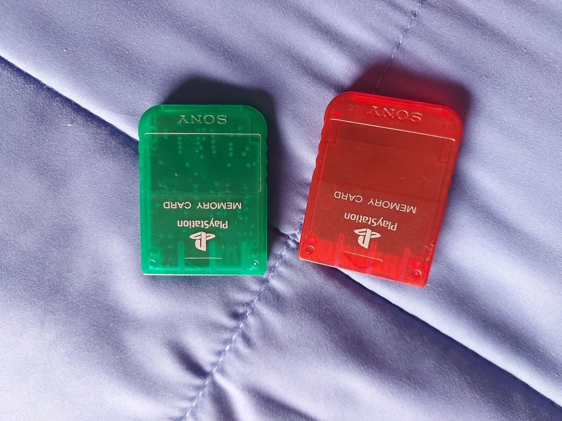 Cartões de memória ps1 originais vermelho e verde