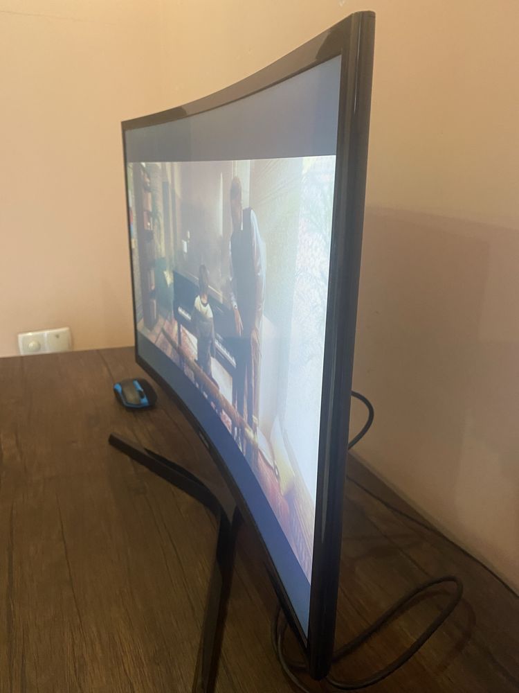 Монітор Samsung  27" Full HD (вигнутий)