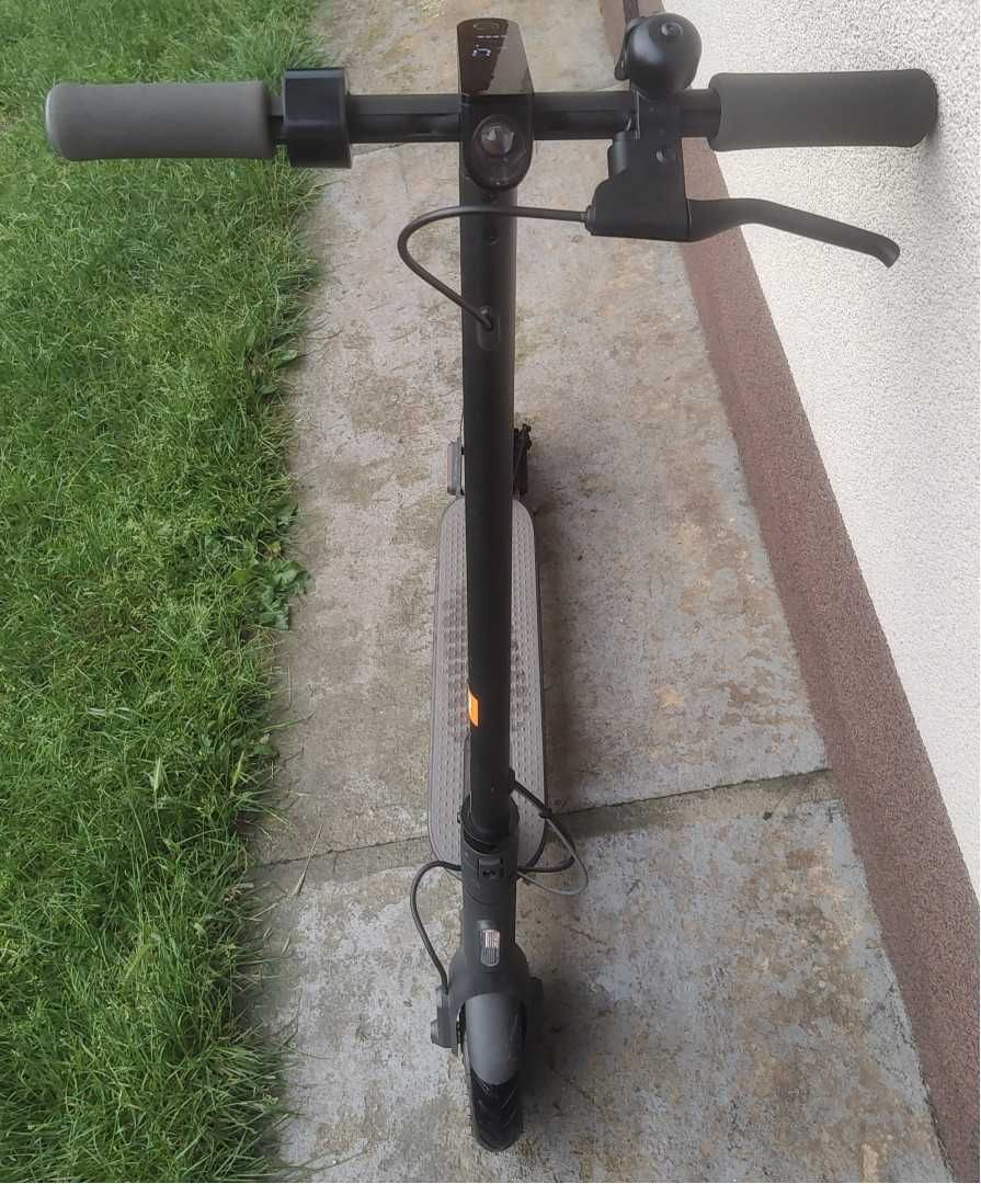 hulajnoga Mi Electric Scooter Essential.
