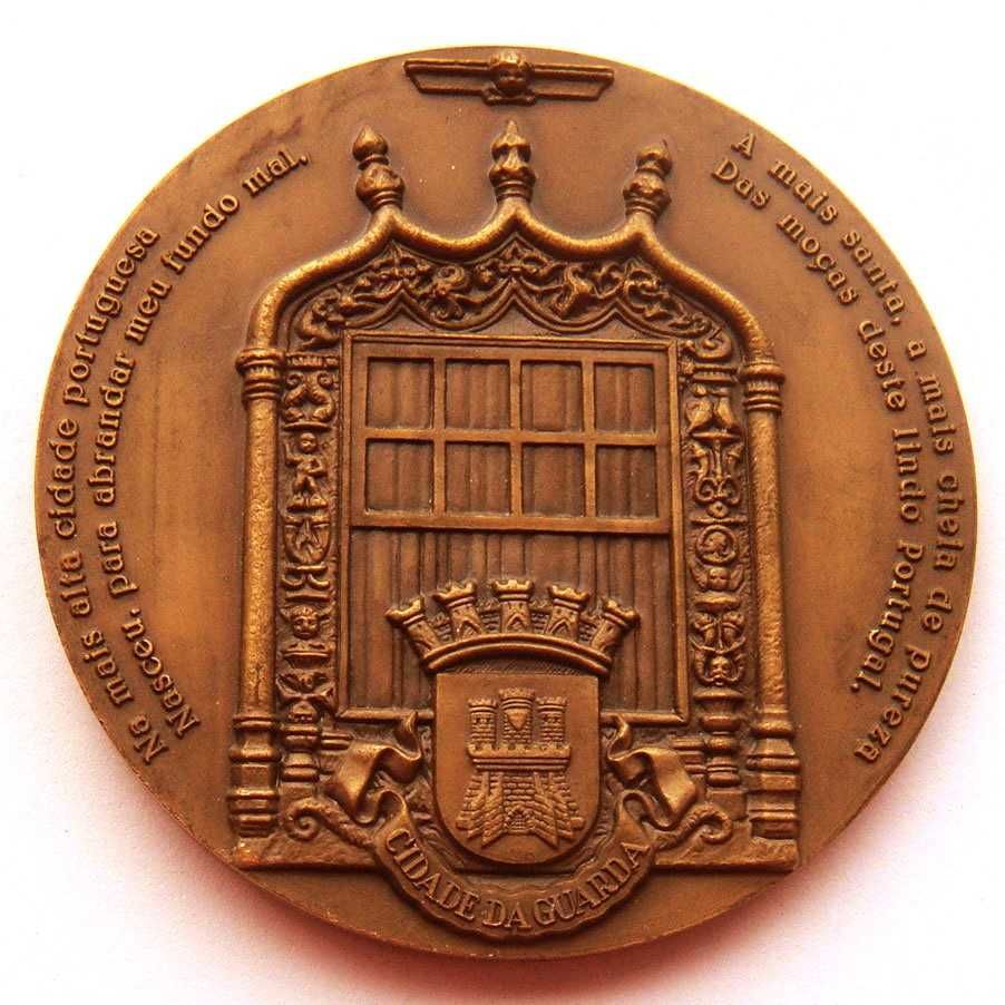 Medalha de Bronze Centenário de Augusto Gil por CABRAL ANTUNES 1973