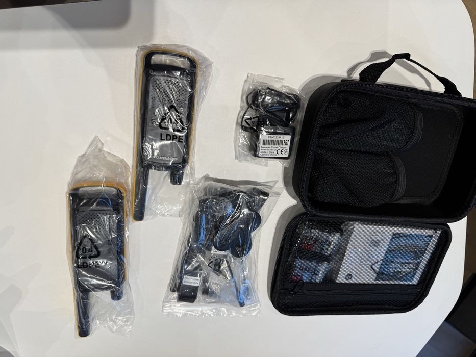 Рації Motorola T82 Extreme Walkie Talkies (комплект GO BEYOND)