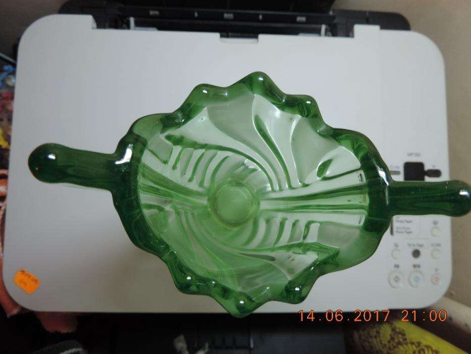 Продаю вазу, зелену, у вигляді кубка СССР.