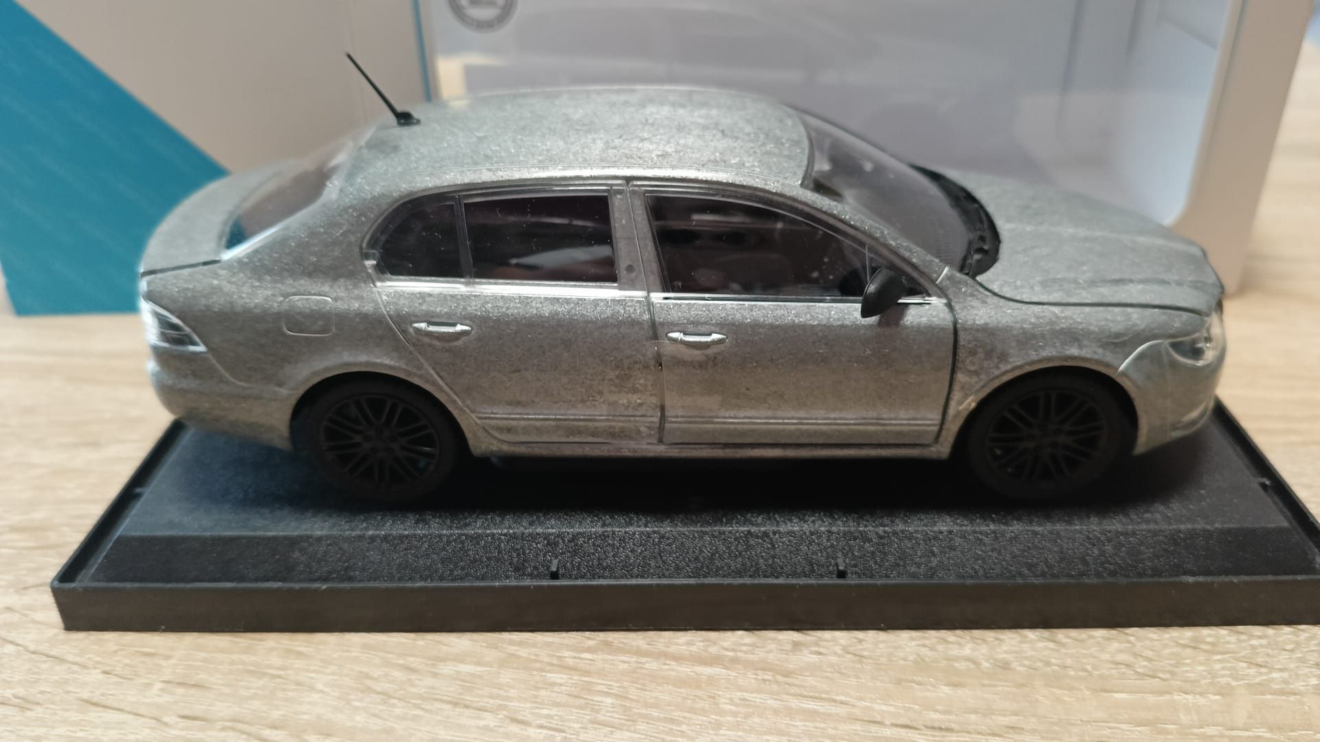 Skoda Superb 1:24 Abrex