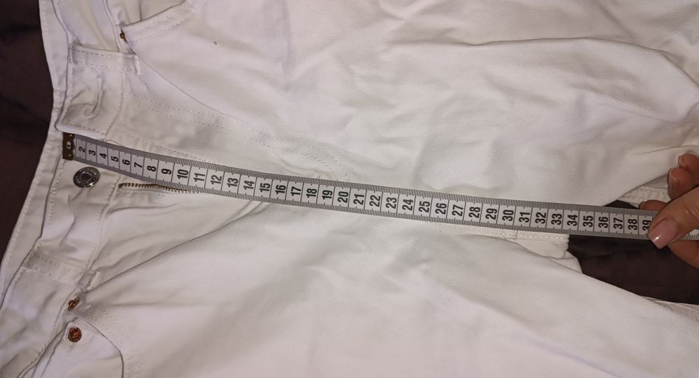 Джинси білі широкого крою розмір М