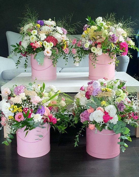 Dekoracje ślubne , plener ,Biały dywan, złote podtalerze , pokrowce na