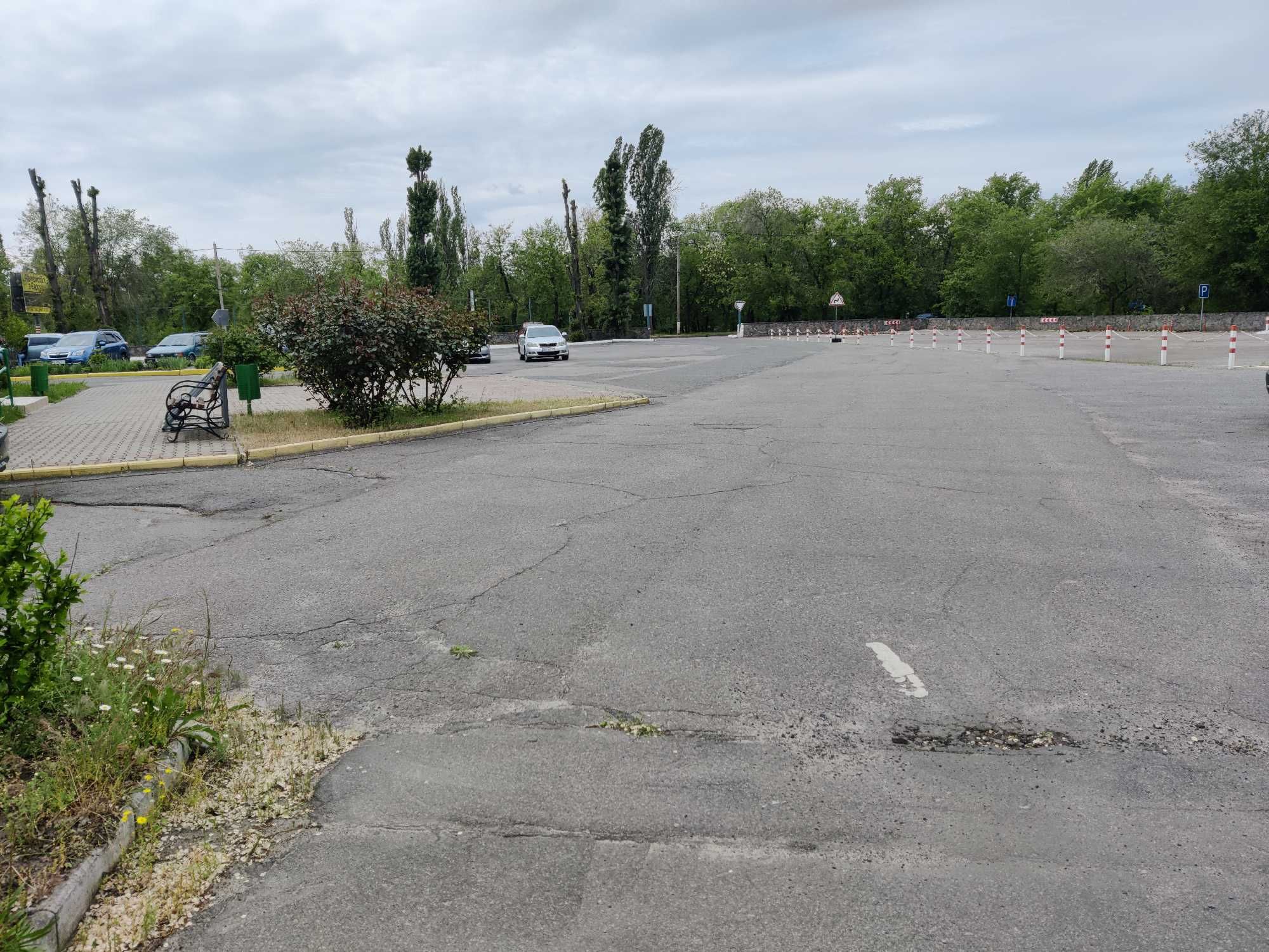 Гаражний бокс, кабінет (в вагончику)та територія біля МРЄО