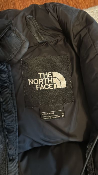 Czarna kurtka puchowa the north face