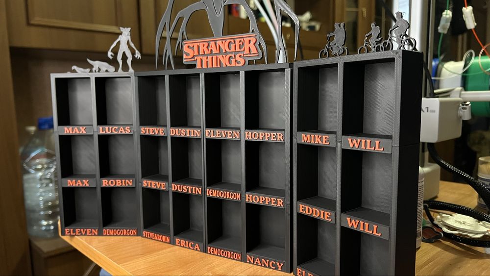 Полички для фігурок Kinder Joy Stranger Things  Дивні Дива на 24 шт