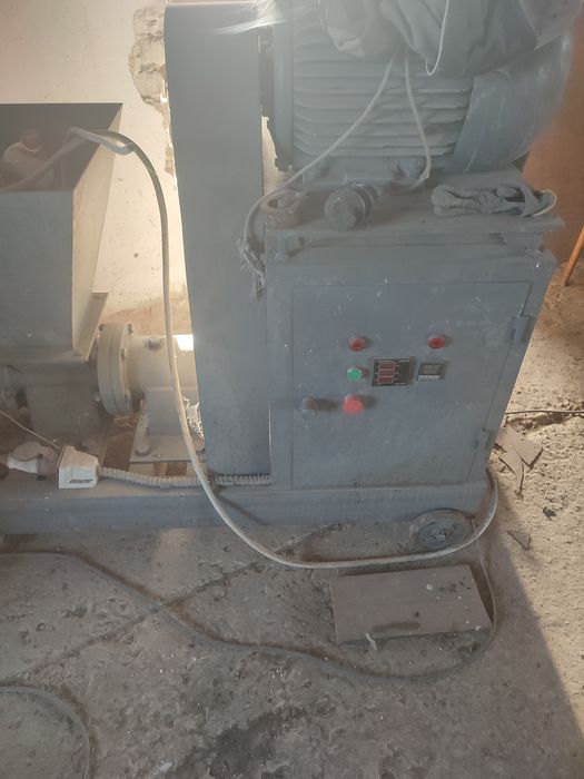 Станок для брикетів