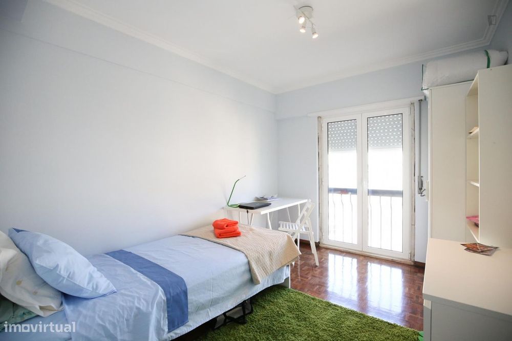 154047 - Quarto com cama de solteiro em...