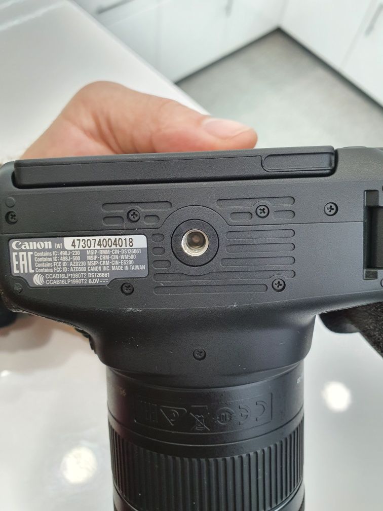 Дзеркальний фотоапарат  Canon EOS 800D kit
