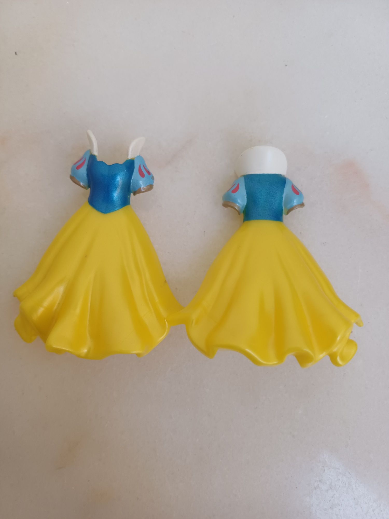 Brinquedo Branca de Neve com vestidos para vestir