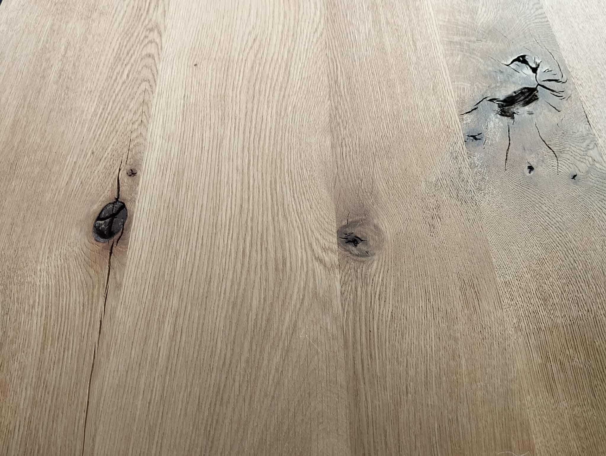 Stół dębowy w stylu loft, na podstawie typu pająk
