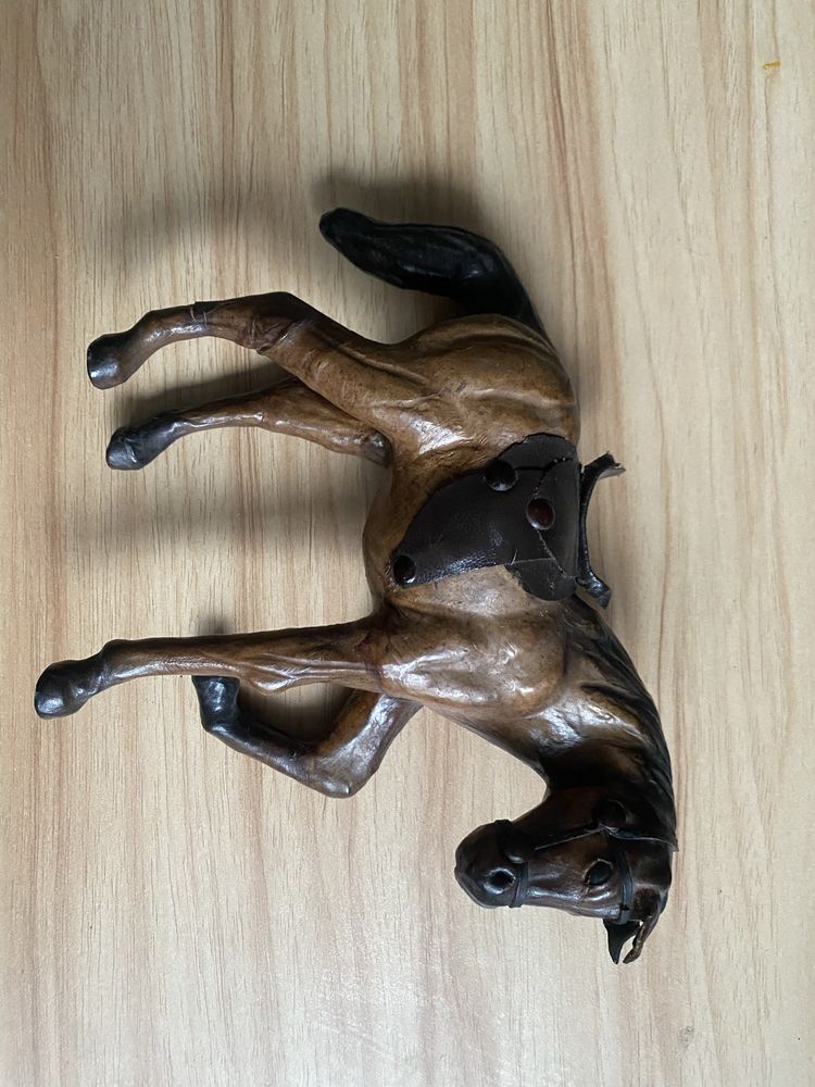 Figurka konia kolejcjoner