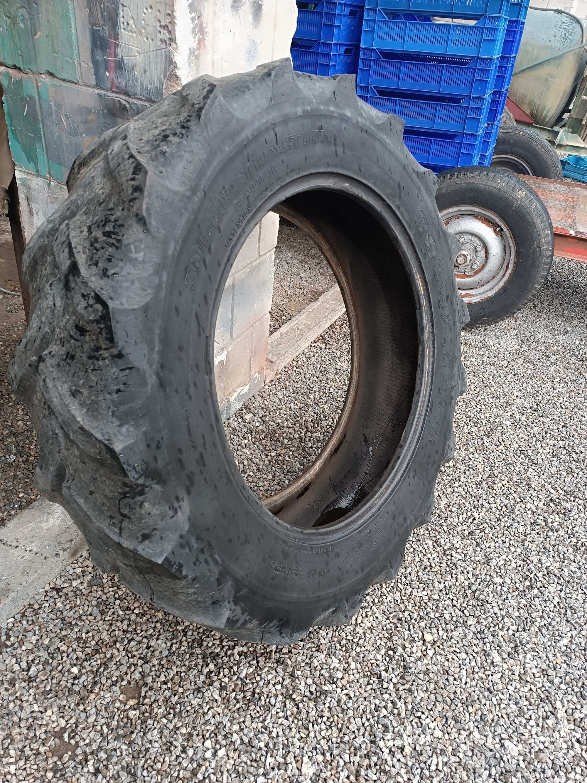 Opony 2szt. 12.4 r28 Ursus C-330. 12.4 28 Petlas