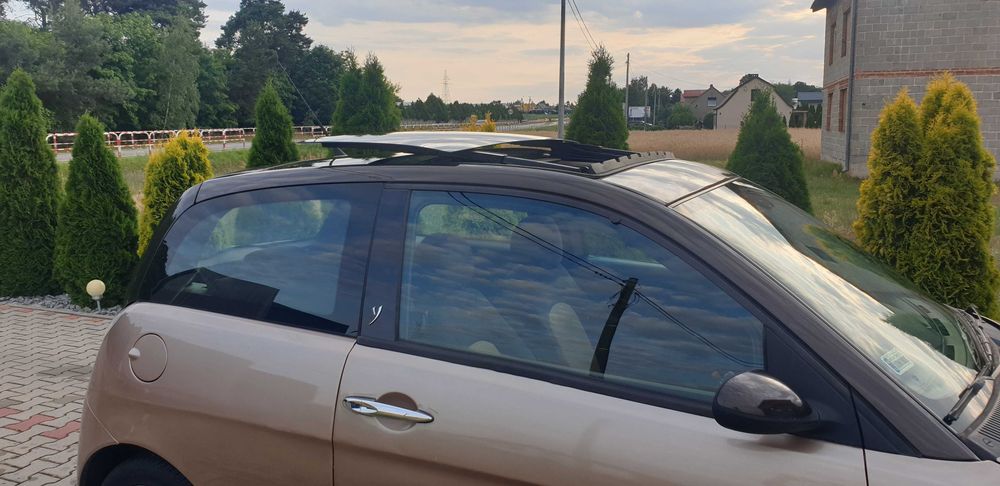 Lancia ypsilon 1.4 16v 95km automat