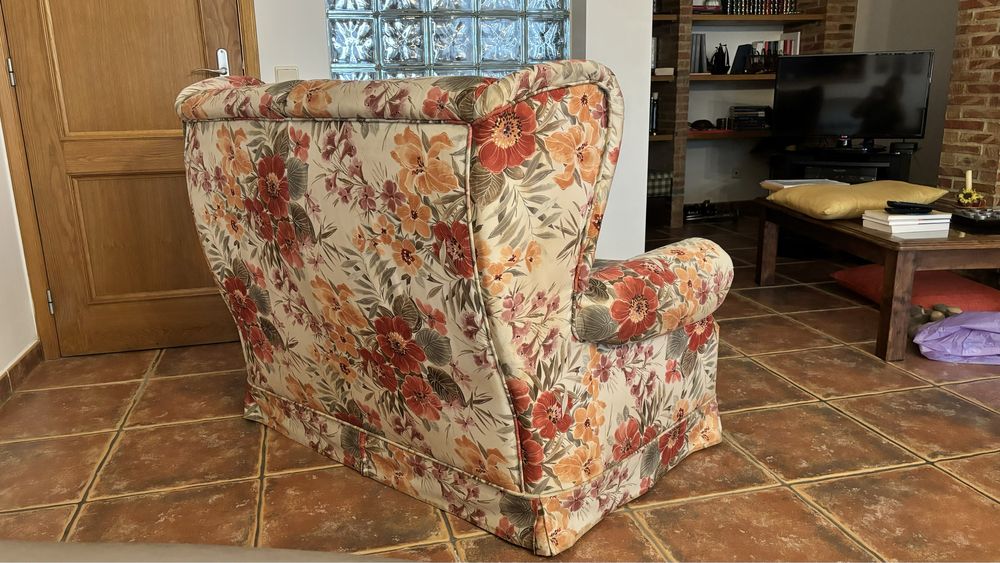 BAIXA DE PREÇO | Sofá-Cama Vintage Estofado com Padrão Floral