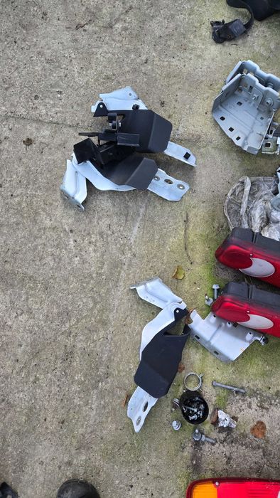 Renault master IV zamek maski