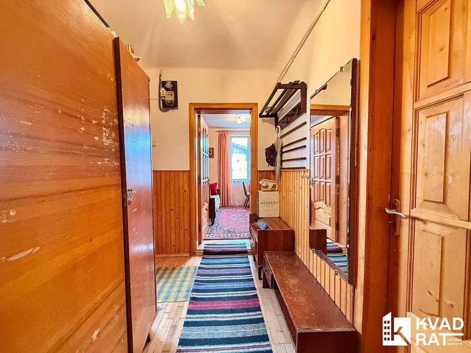 Особняк з гаражем біля ТЦ Арсен та Епіцентру