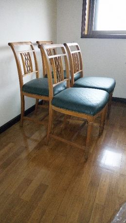 Cadeiras em Nogueira