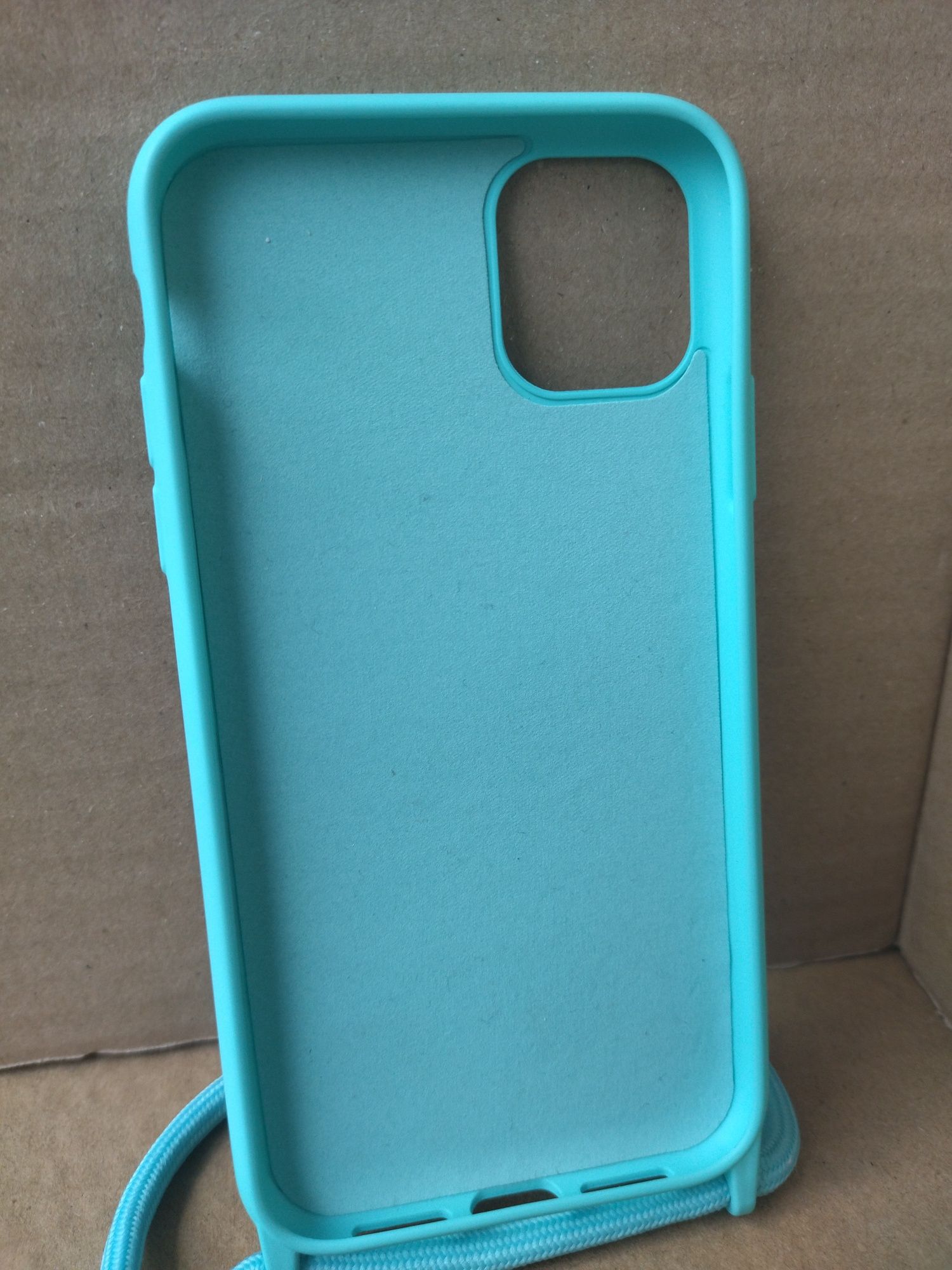 Etui do iPhone 11 ze smyczką (e28)