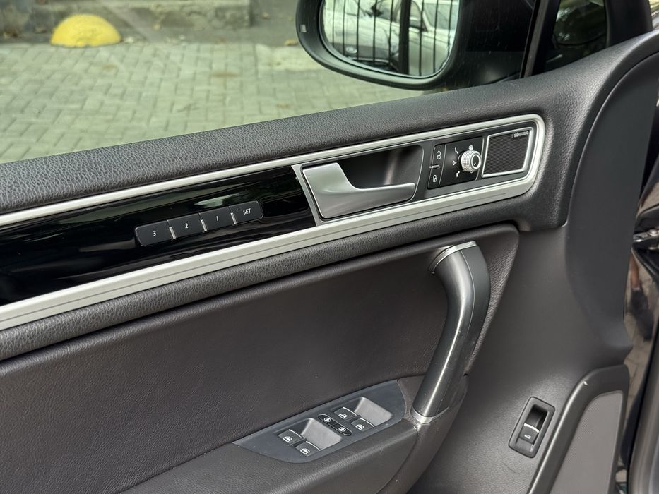 Volkswagen Touareg 2016 год, пневмо, целый, топ комплектация!