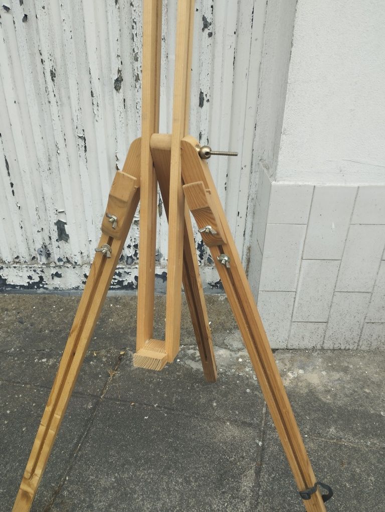 Cavalete de pintura em madeira