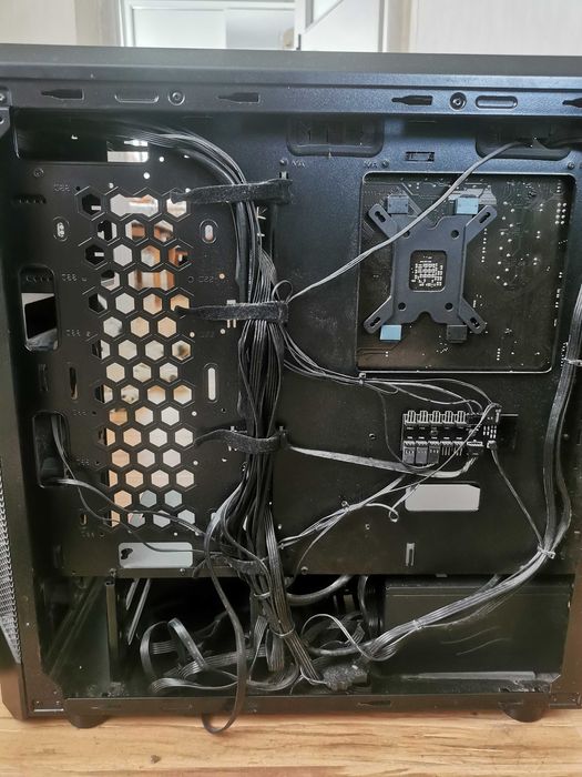 Komputer stacjonarny GTX1070/AMD Ryzen 5 2600/16GB RAM