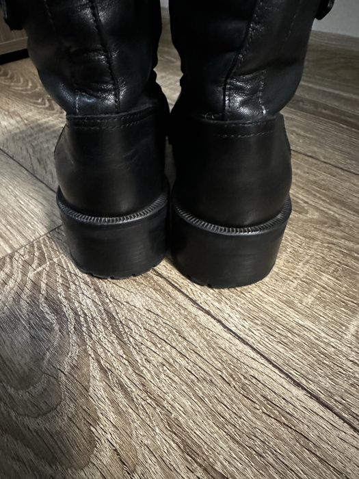 Чорні шкіряні напівчоботи