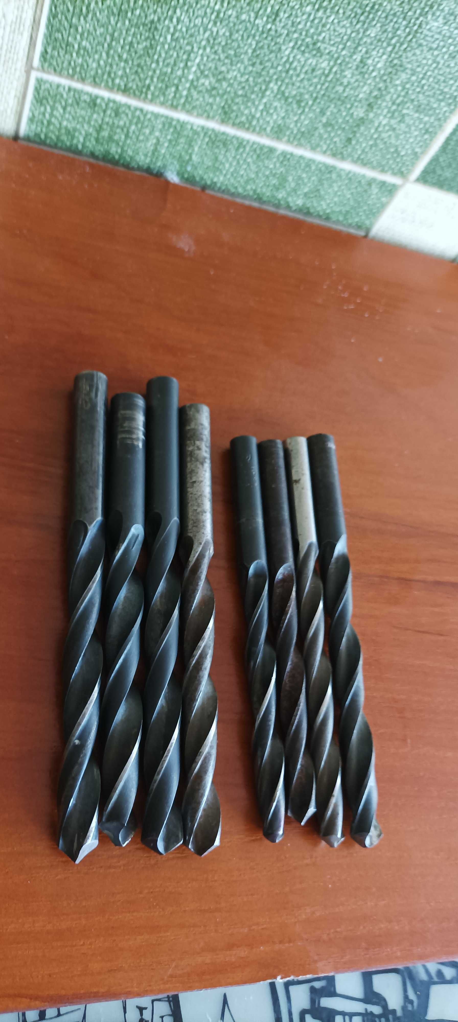 Zestaw 8 wierteł do metalu HSS