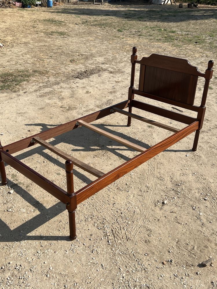Cama de Mogno castanha
