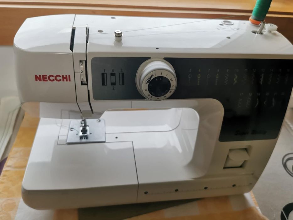 Máquina de costura Necchi
