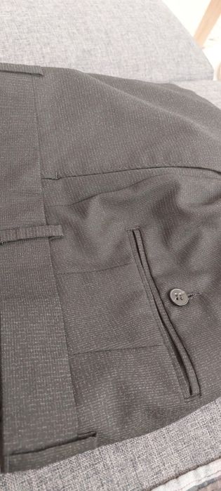 Spodnie s.Oliver eleganckie czarne ze srebrną nitką slim r.M