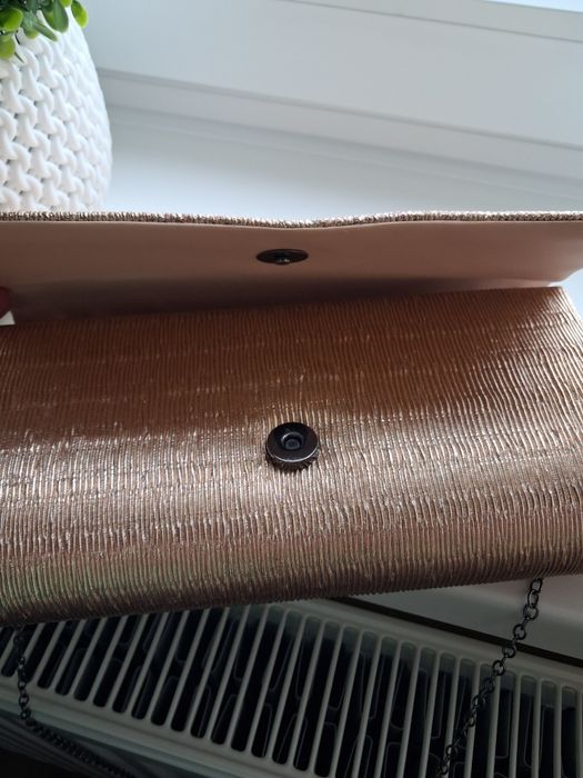 Sprzedam złotą torebkę kopertówkę