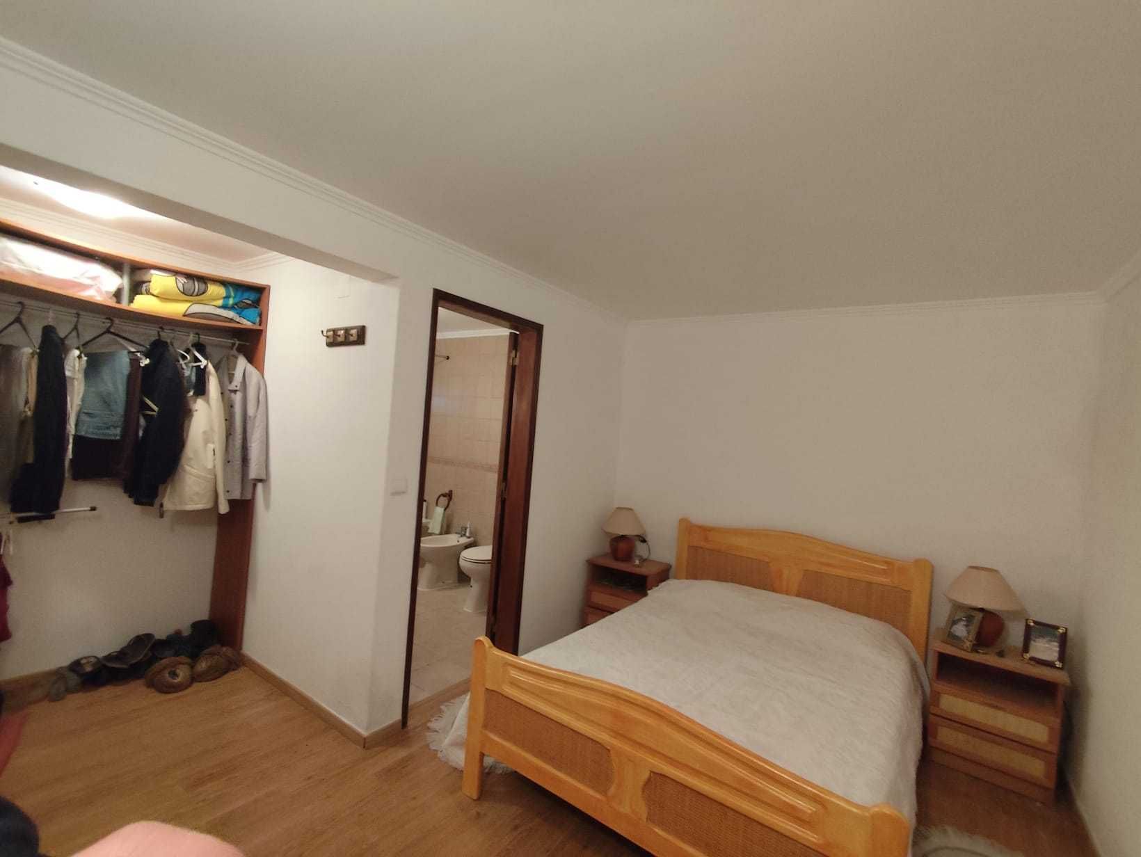 Mobília de quarto e outras divisões