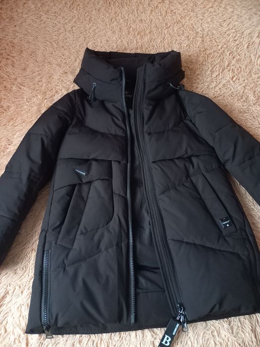 Жіноча зимова куртка