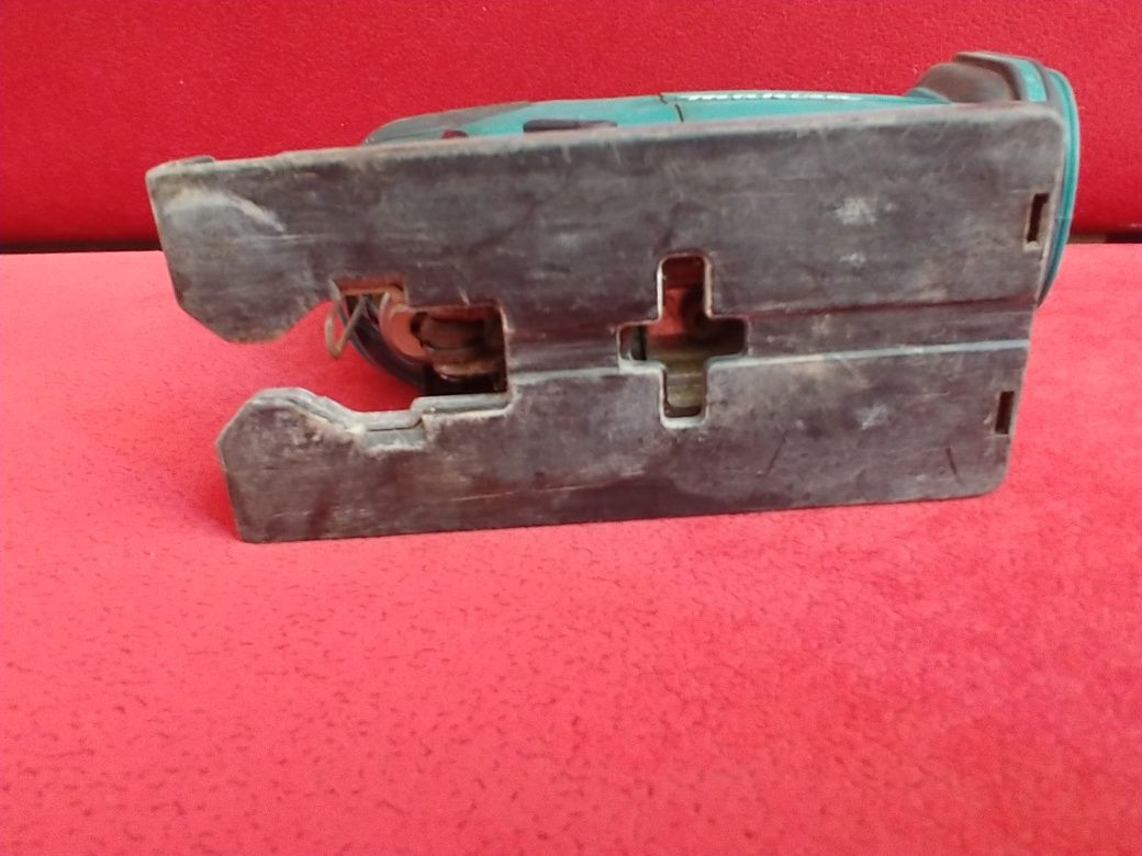 Wyrzynarka makita DJV180