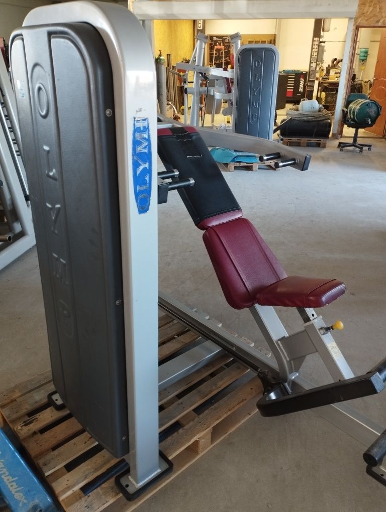 Maszyna na klatkę wyciskanie incline chest press Olymp Olimp