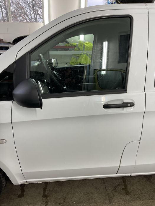 Передні двері білі Mercedes Vito W447 V-Class Viano
