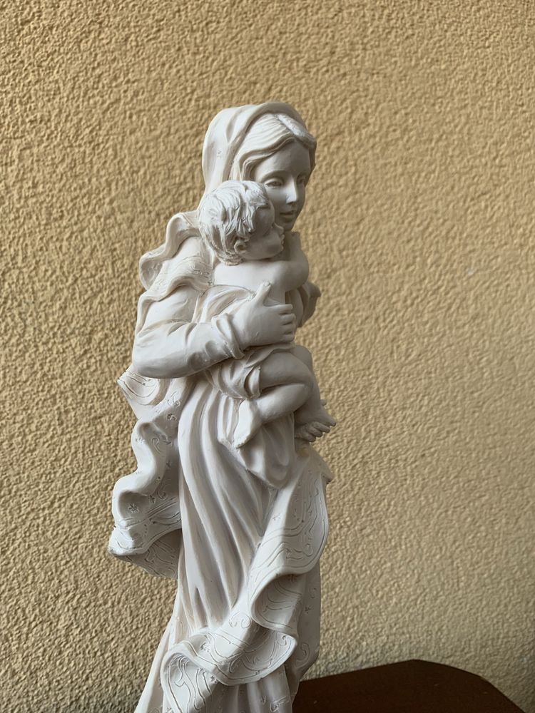 Figura Madonny  z dzieciatkiem
