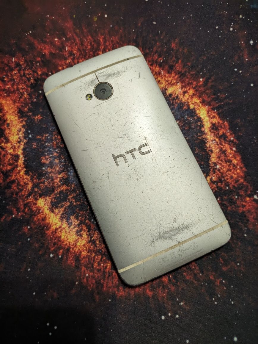 Продам HTC ONE +коробка